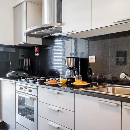 Apartament Monumental - By Wehost Madeira *