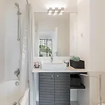 Monumental - By Wehost Madeira פונשל