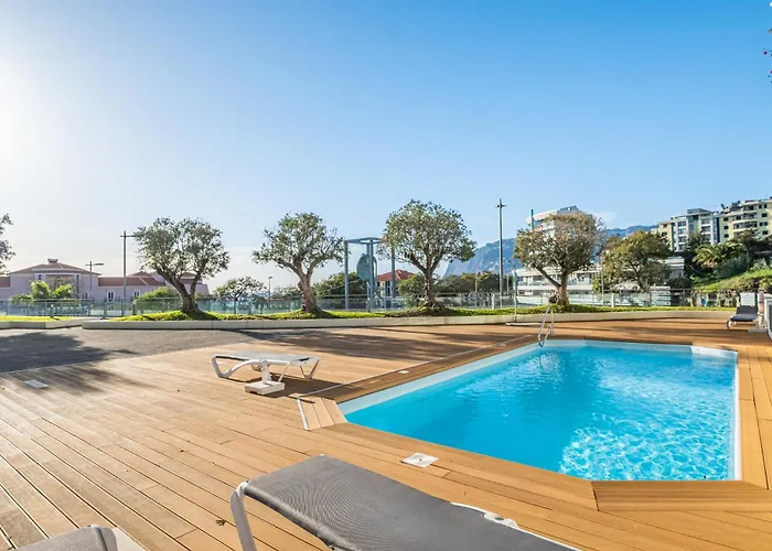 Monumental - By Wehost Madeira *